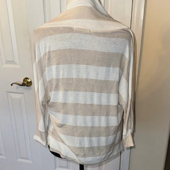 Tea n Rose Beige and Cream Women's Cardigan - Picture 6 of 7